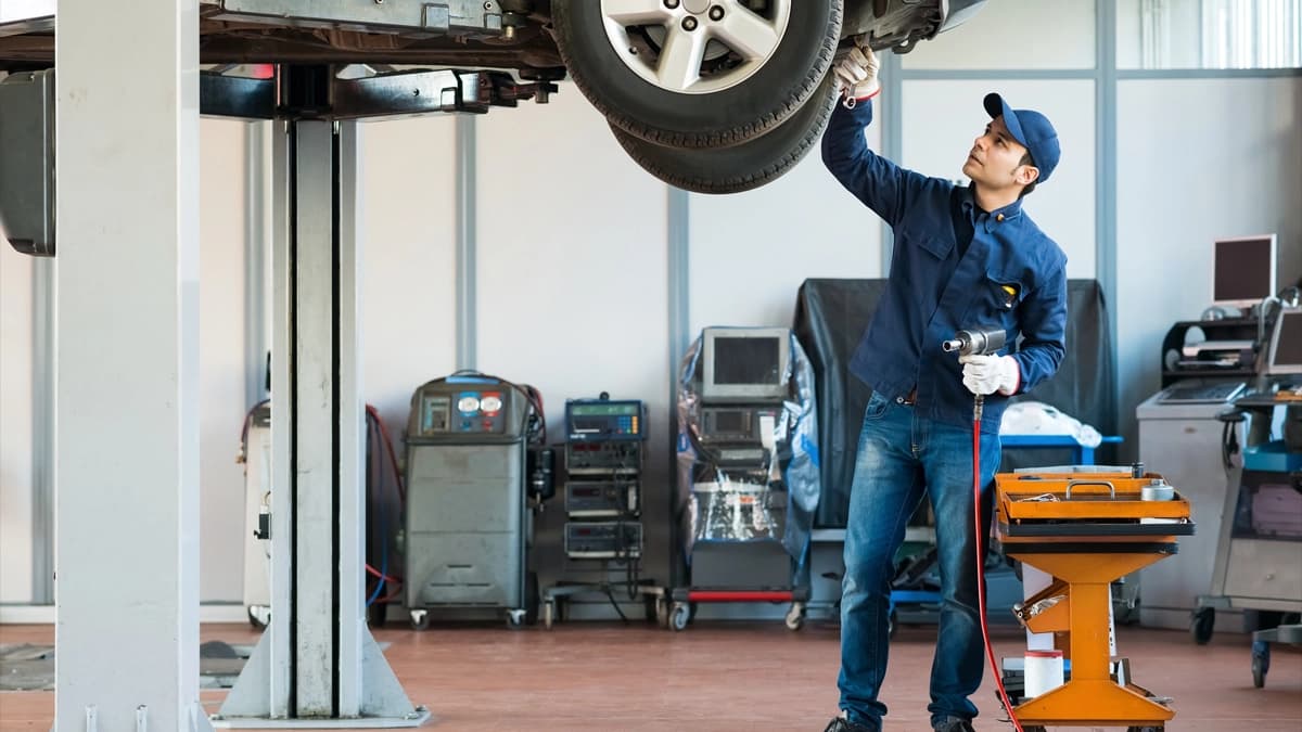 S&R Motors Collision Center auto body shop in Hayward, CA